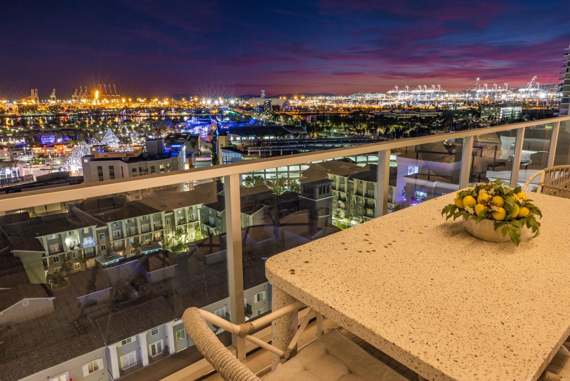 @ Marbella Lane - Penthouse W/ City & Ocean Views Лонг Бийч Екстериор снимка